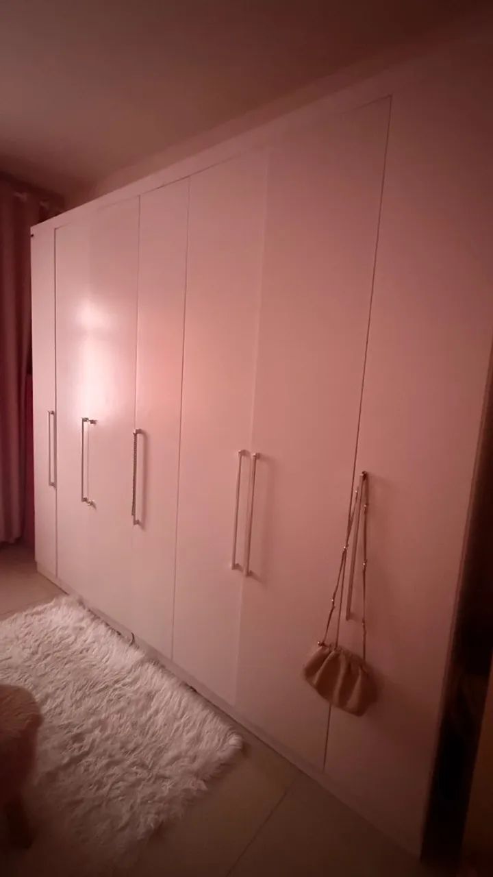 Guarda Roupa 7 portas.