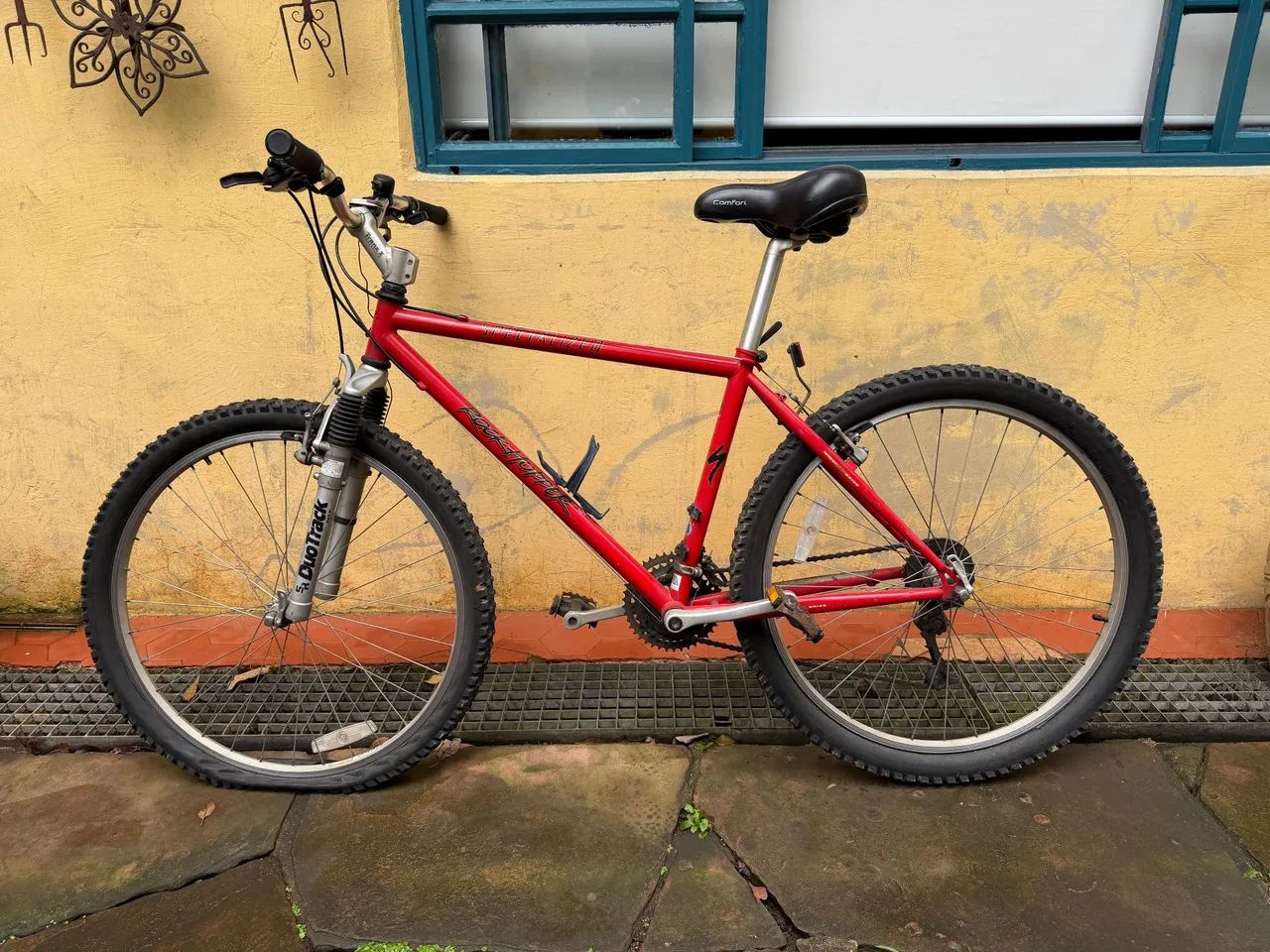 Bicicleta Specialized Rockhopper Aro 26