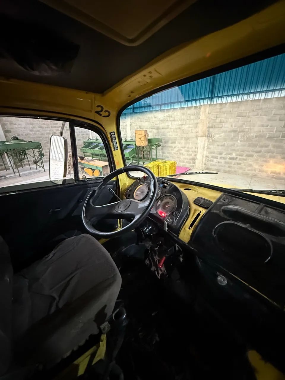 VENDO ou TROCO CAMINHÃO CAÇAMBA 1113 - Foto 8