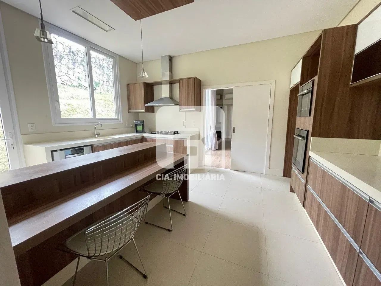 BELA CASA EM CONDOMINIO FECHADO NO CACUPE EM FLORIANOPOLIS-SC - Foto 2