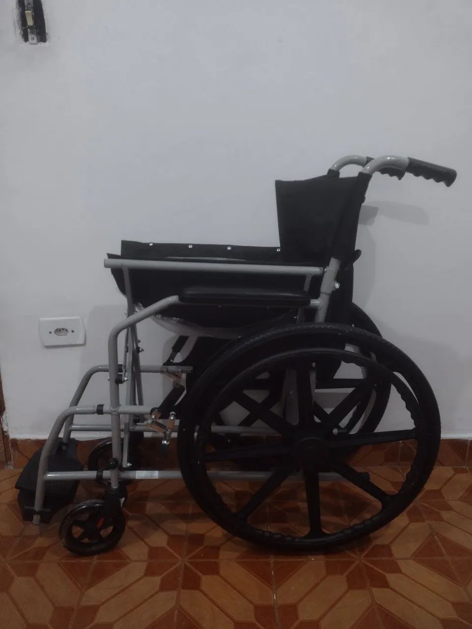 Cadeira de rodas Delamed  - Foto 2