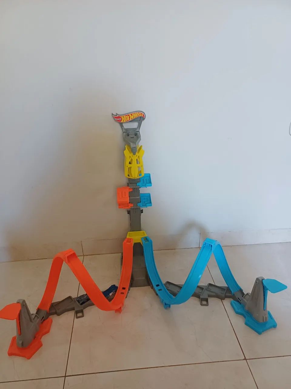 Brinquedo pista de carro Hot Wheels ótimo presesnte pro dia das crianças  - Foto 5