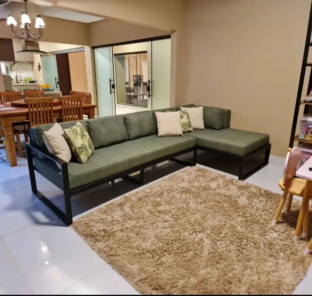 Sofá Elegante 5 a 6 lugares ideal para Hall de entrada  - Foto 2