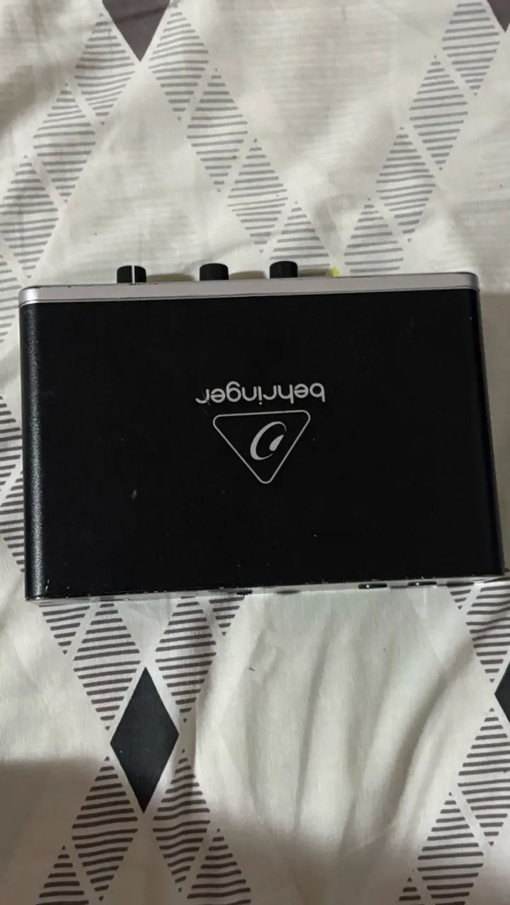 Interface de Áudio Behringer U-Phoria UMC22 USB + Cabos - Foto 2