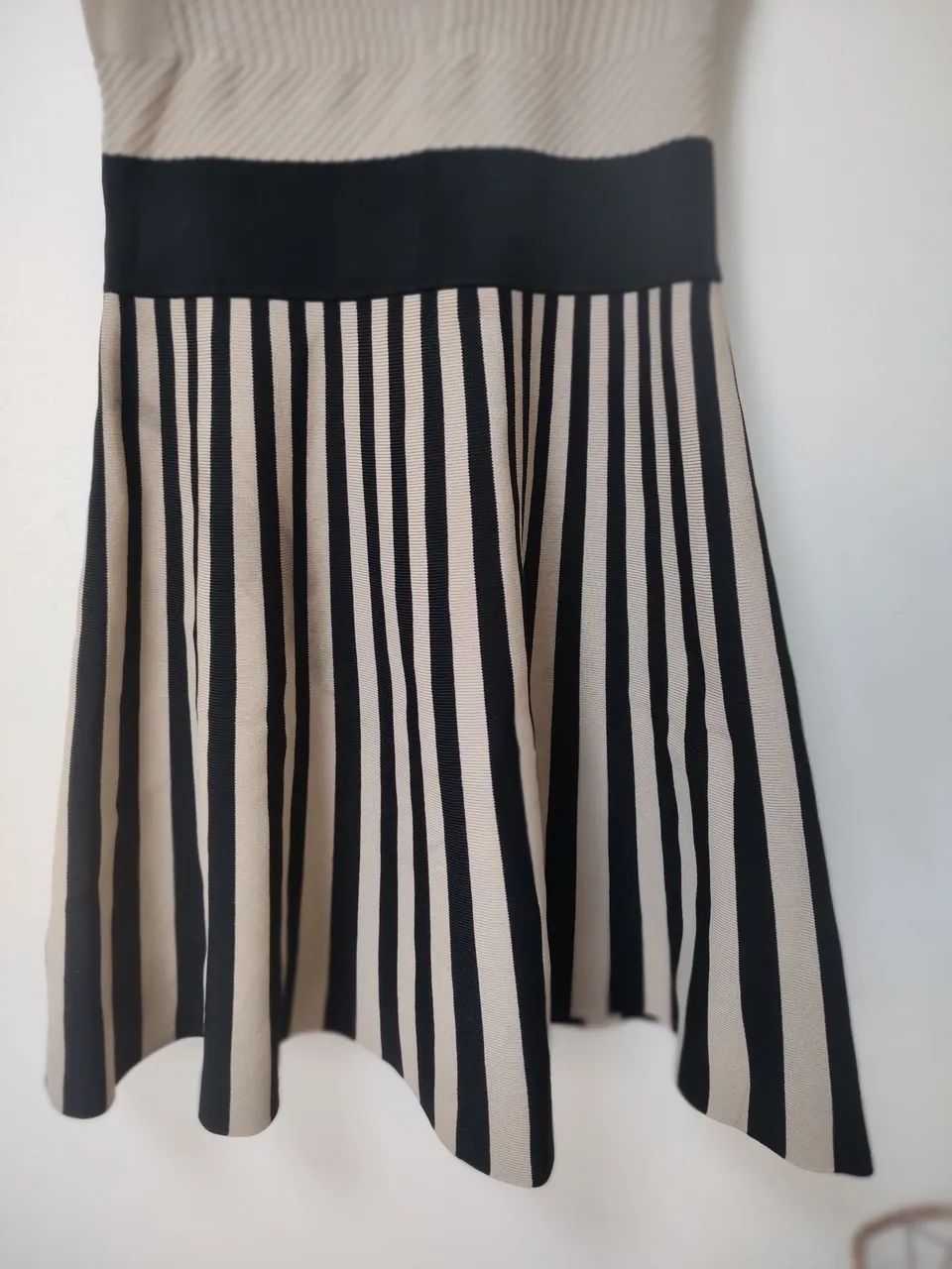 Vestido acinturado Guess  - Foto 4