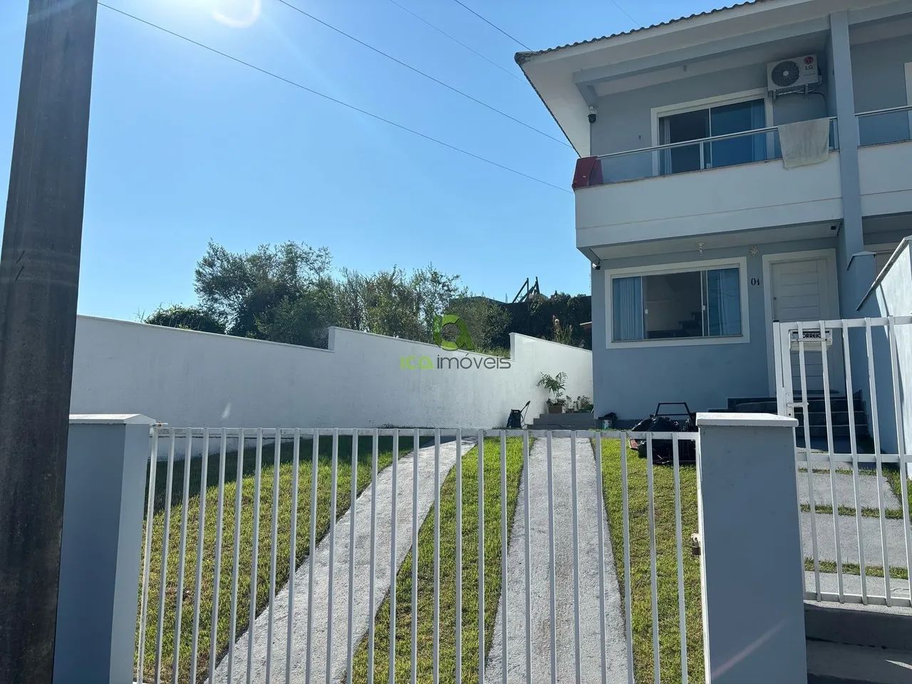 SOBRADO 02 DORMITÓRIOS COM AMPLO QUINTAL EM PALHOÇA!