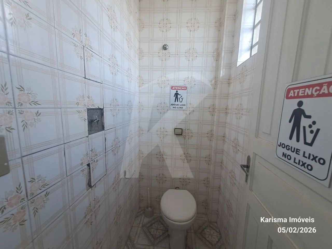 Salão medindo 110 m² com 2 banheiros. - Foto 11