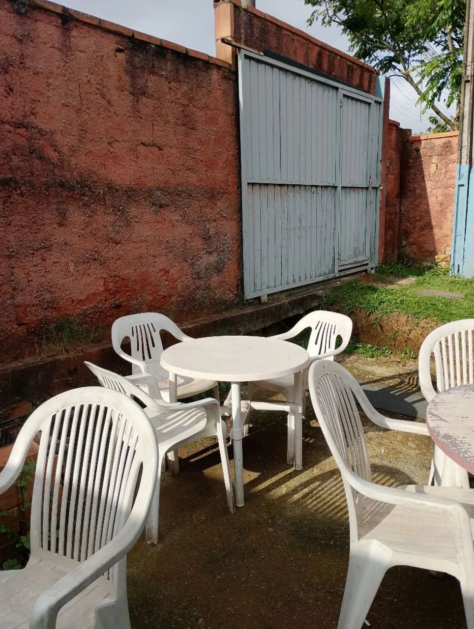 Vendo uma churrasqueira e algumas mesas e cadeiras para espetinho  - Foto 5