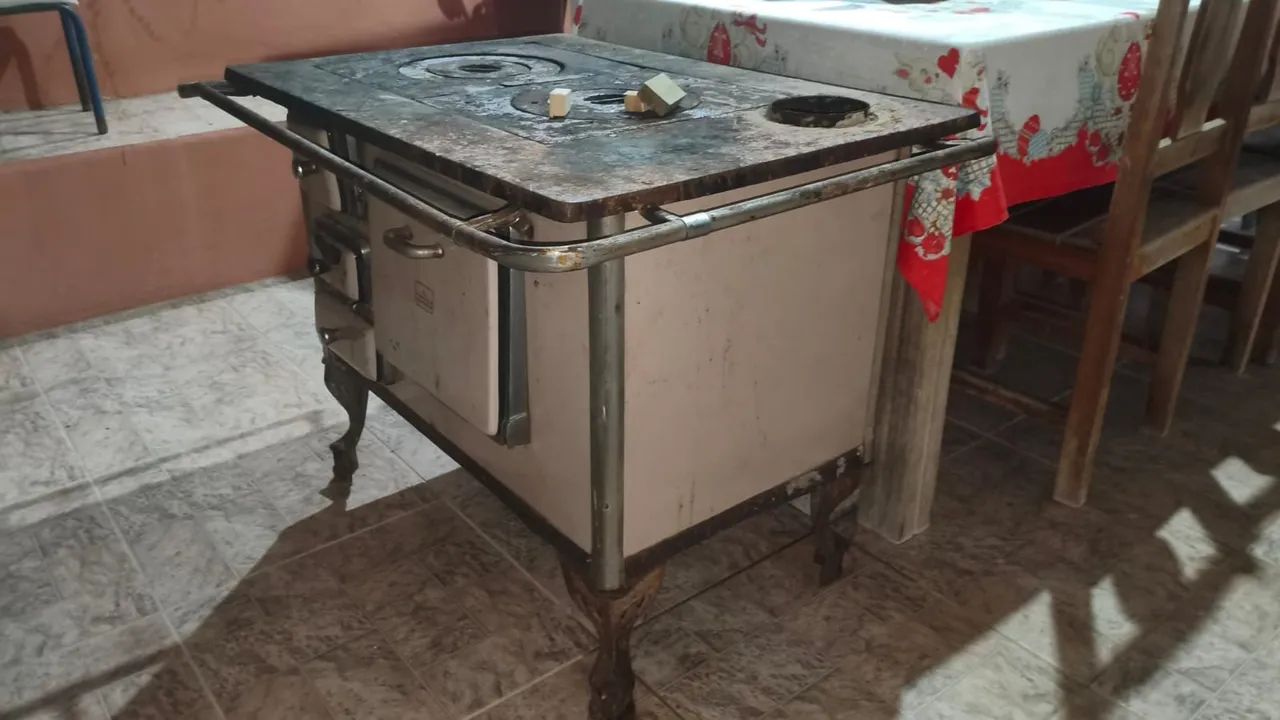 Fogão a lenha em bom estado  - Foto 2