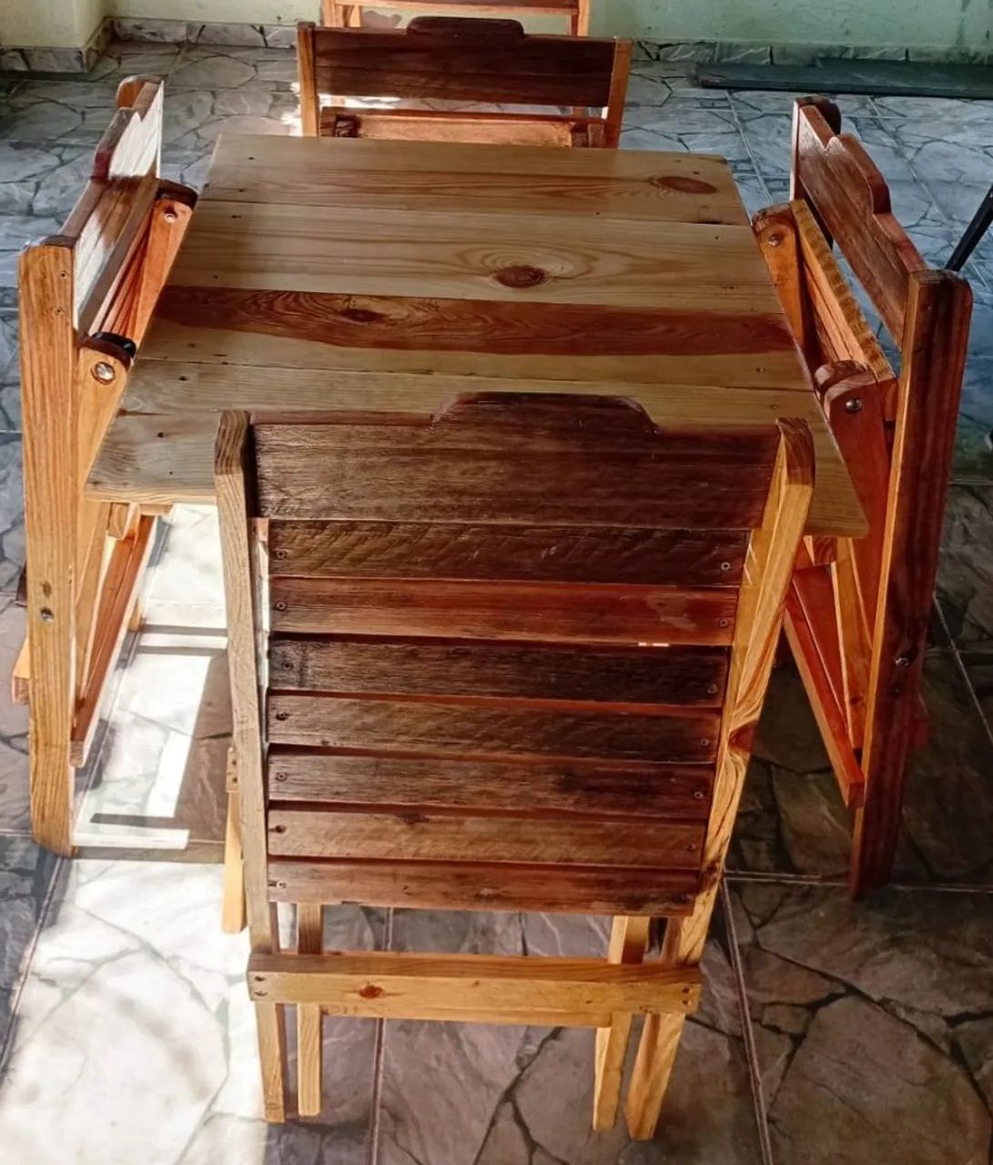 Conjunto Mesa + 4 Cadeiras Dobráveis de Madeira.  - Foto 2