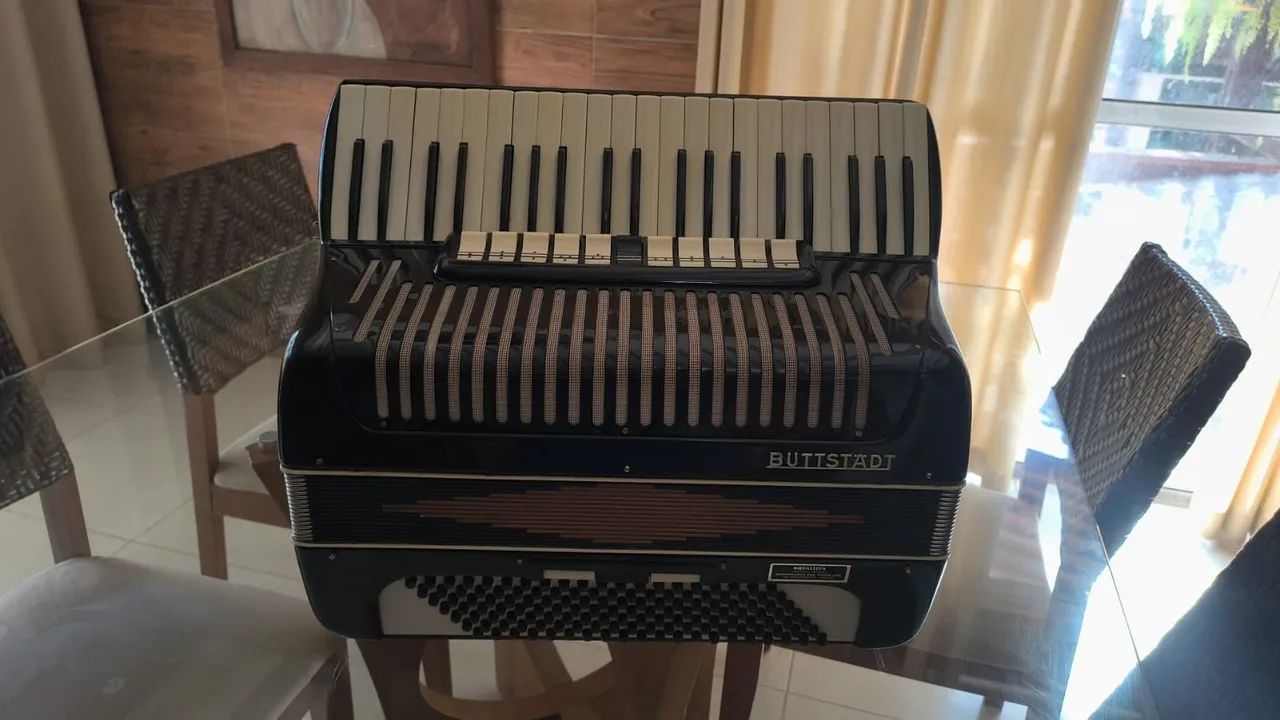 ACORDEON BUTTSTADT 4/5 VOZ PROFISSIONAL HIPER NOVA E AFINADA.. ( LINDA ) TOP DE SOM