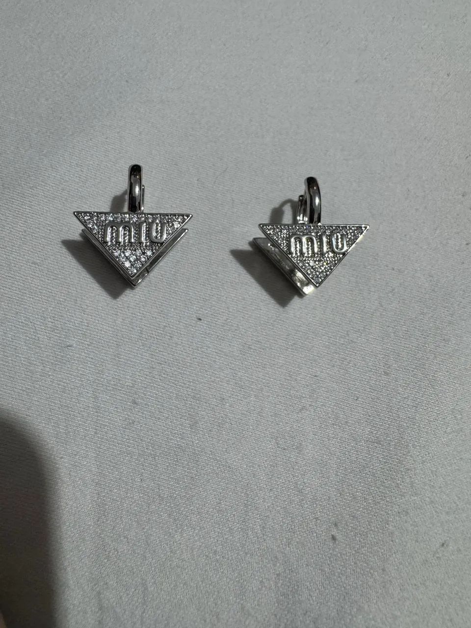 Brincos triangular inspirado na miu miu  - Foto 3