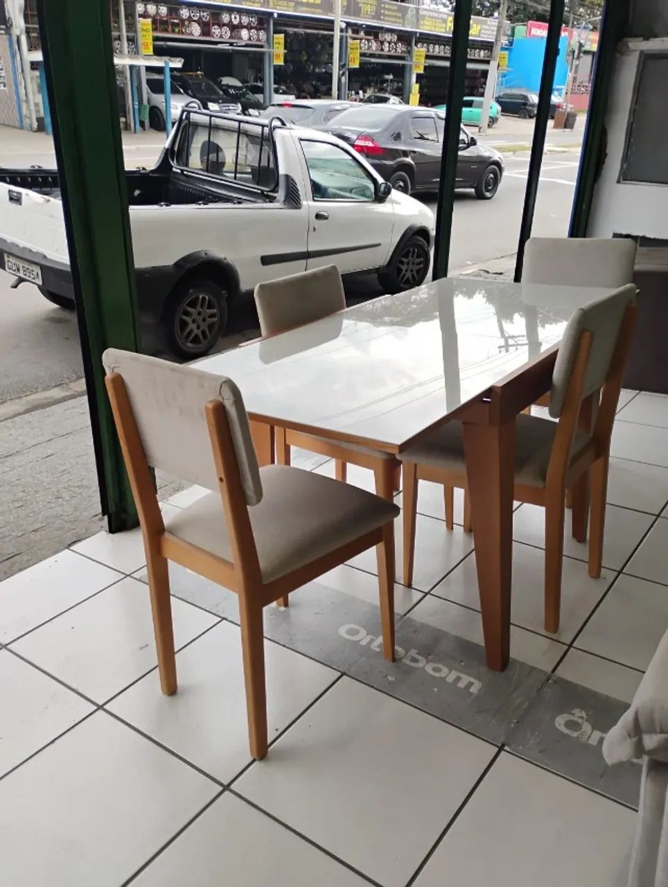 Mesa de jantar 4 cdeiras maderia  - Foto 2