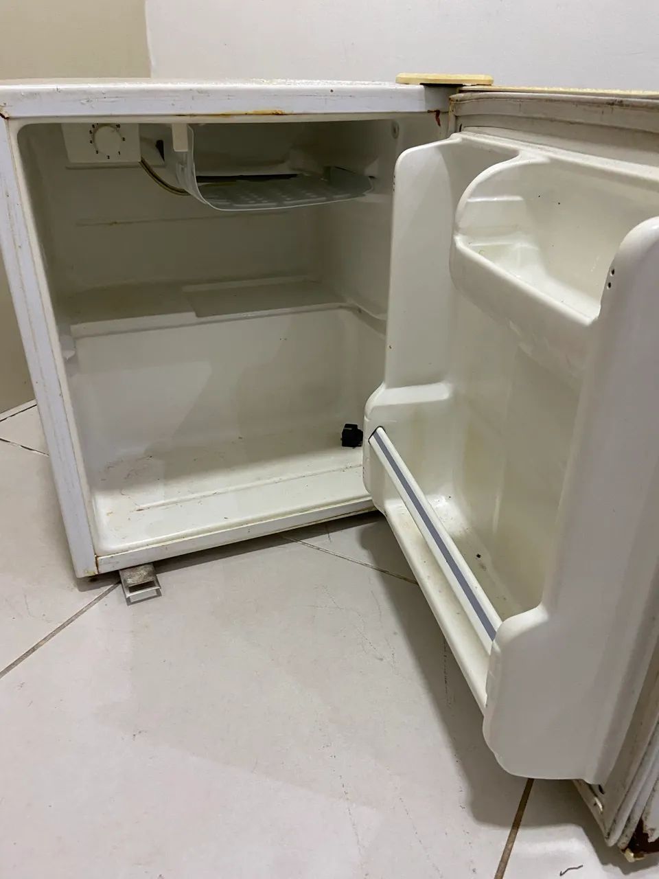 Vendo frigobar para concerto 200 reais 