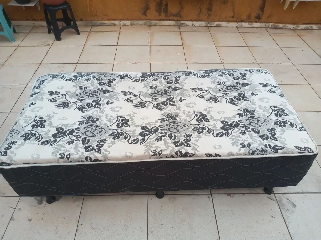 BASE BOX SOLTEIRO COM MOLAS EM ÓTIMO ESTADO  - Foto 4