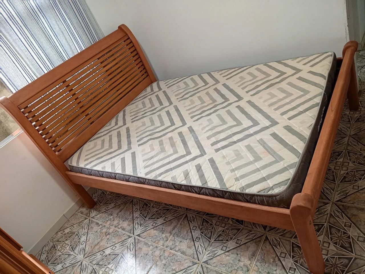 Cama madeira novíssima  - Foto 3