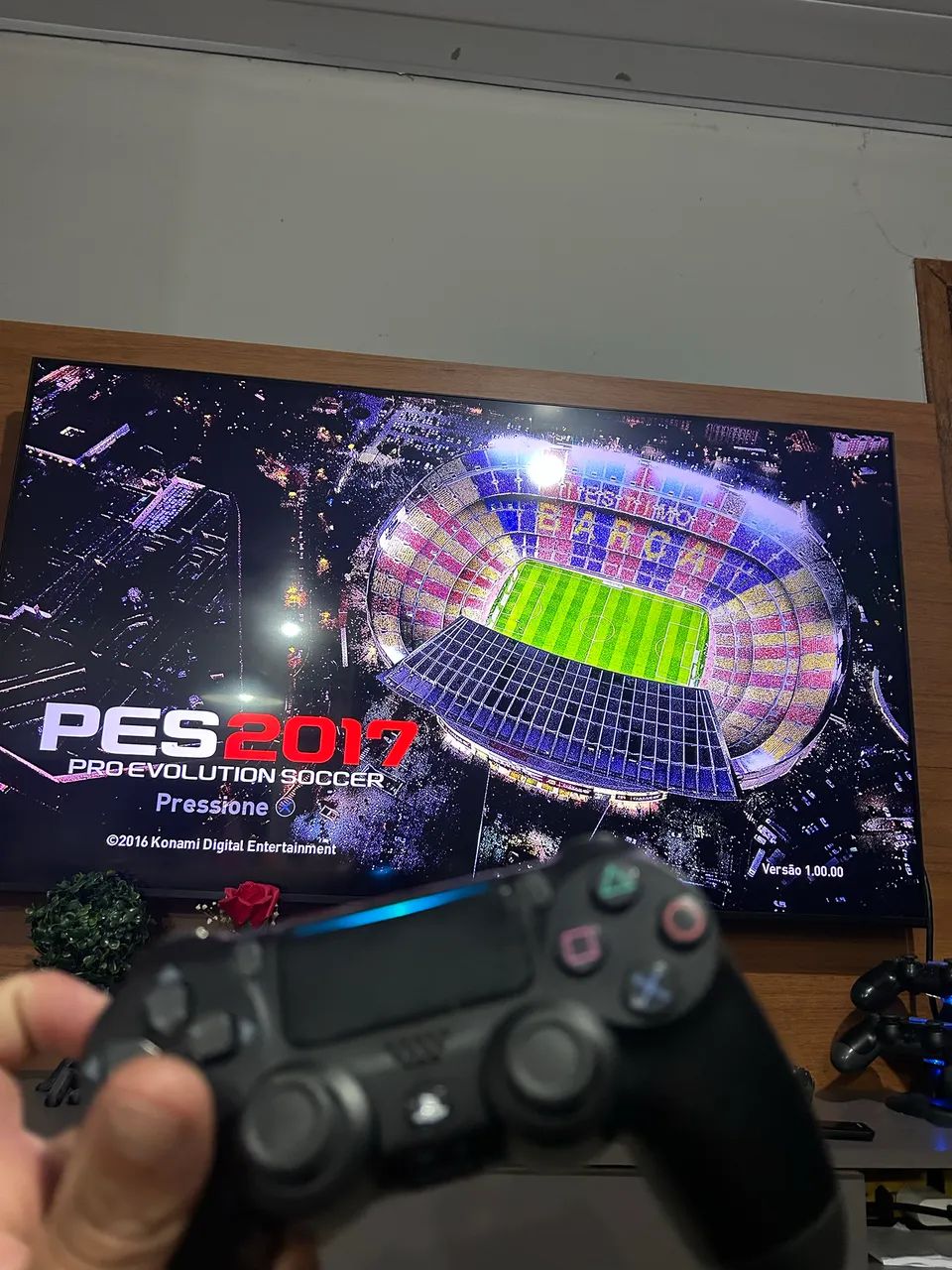 PS4 com 2 controles  - Foto 4