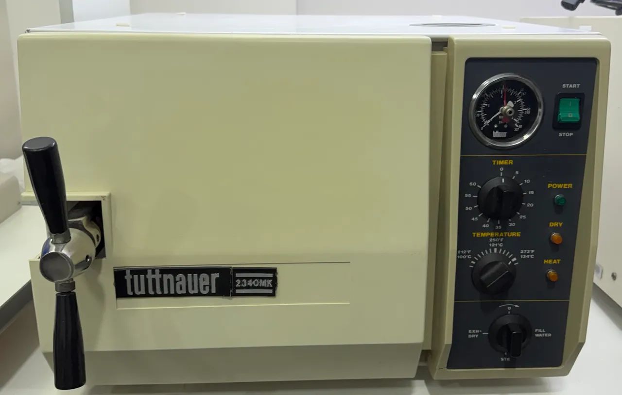 Autoclave Semi-Automática Tuttinauer 2340