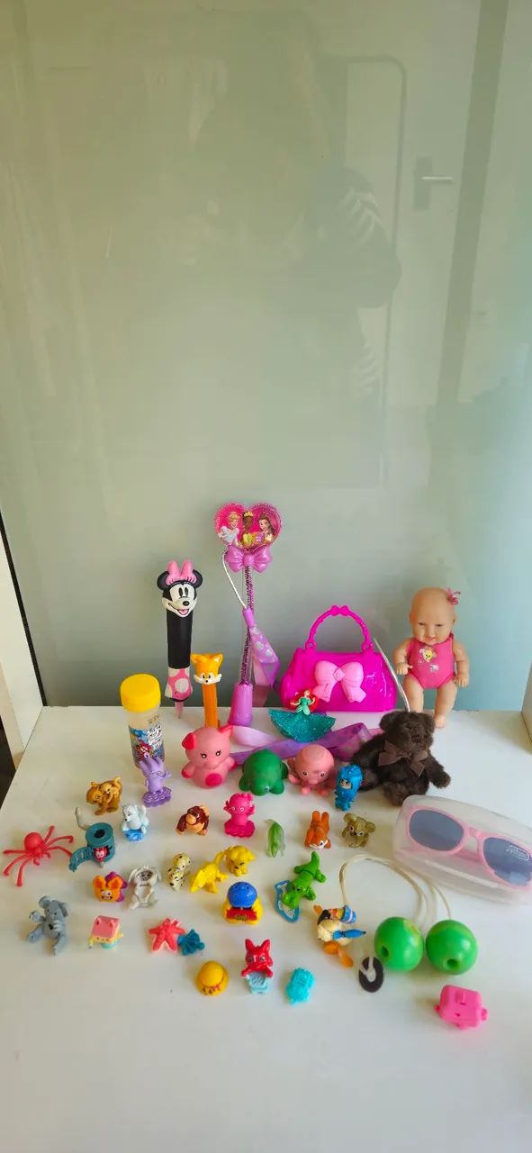 Lote de brinquedos e miniaturas variados 