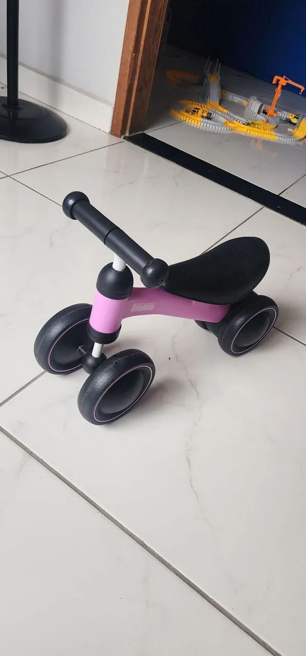 Bicicleta de equilíbrio booba