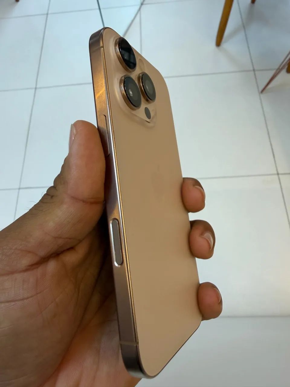 Iphone 16 pro  - Foto 2