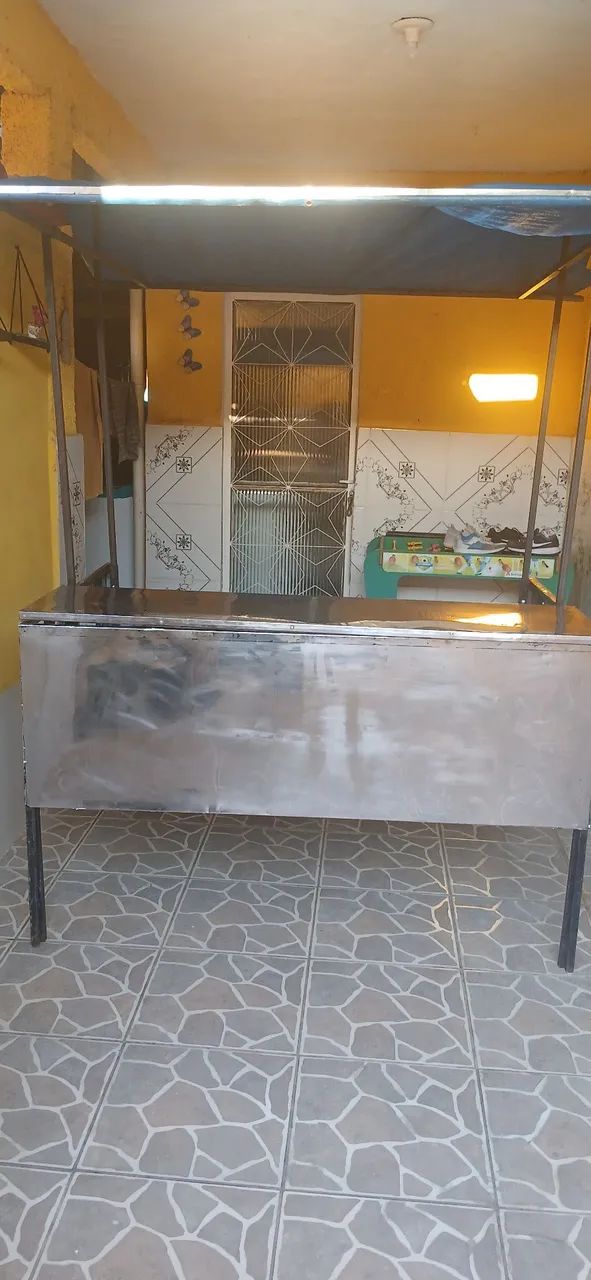 Vendo barraca de pastel fácil prática excelente pra montar e des montar em qualquer lugar 