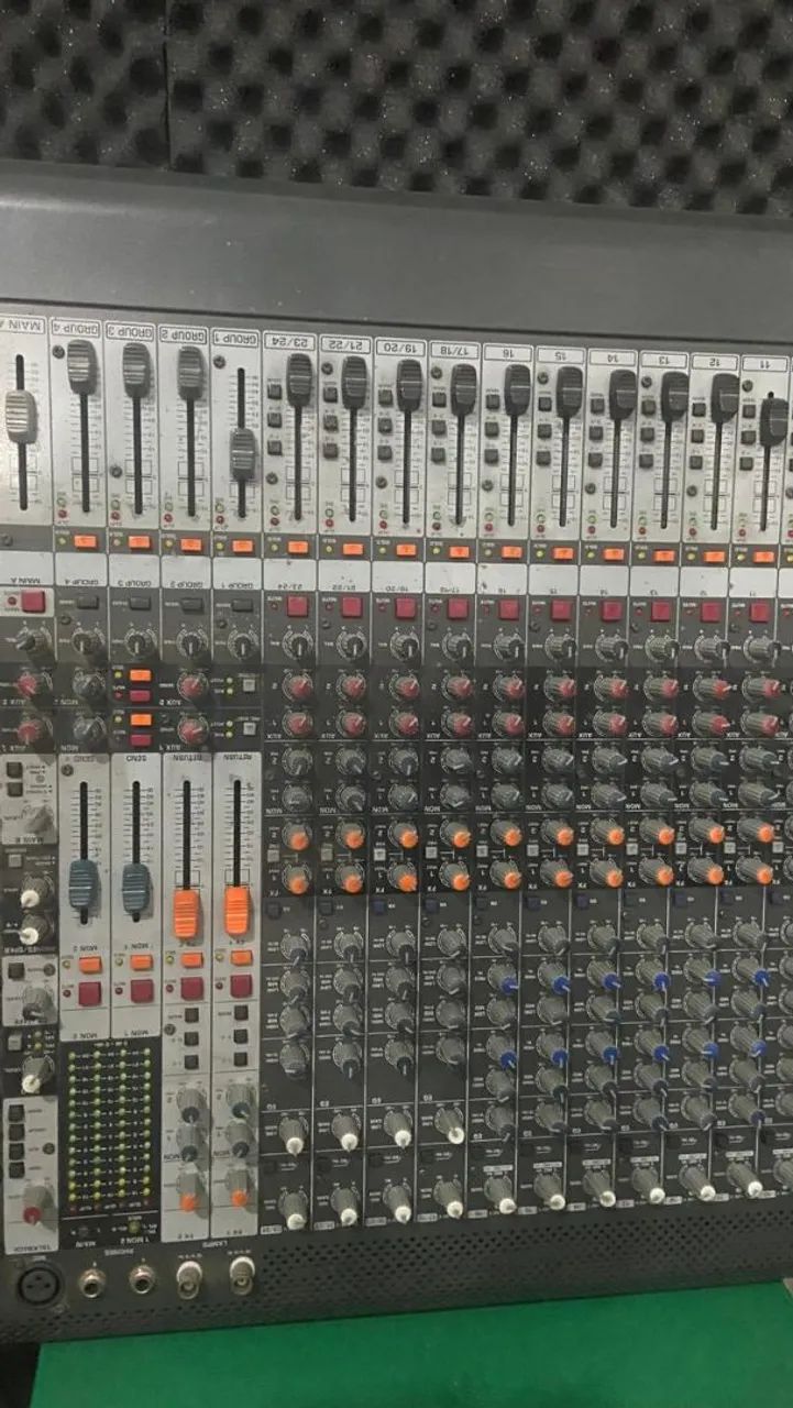 Mesa Behringer  - Foto 2