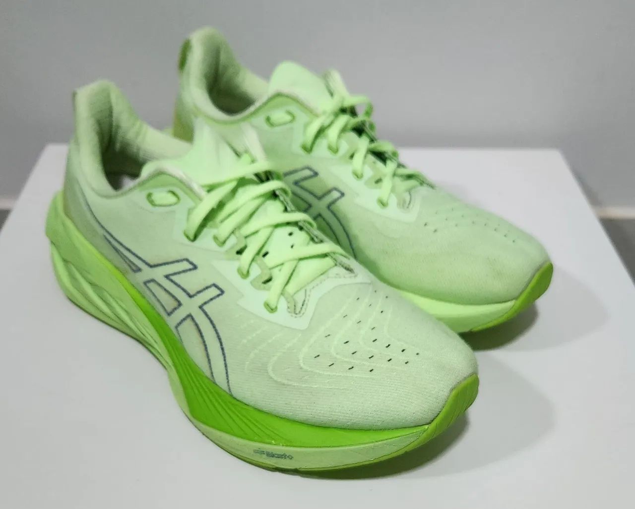 Tênis Asics Novablast 3 - Tamanho 42 - Original - Verde Neon