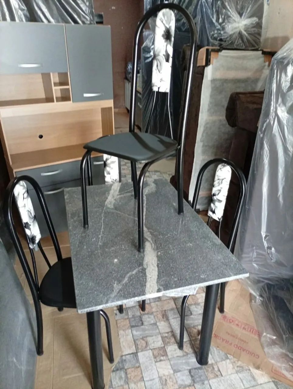 Conjunto de mesa com cadeiras  - Foto 2