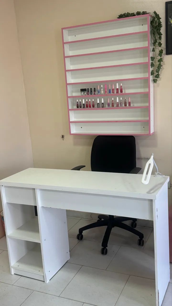 Suporte para esmaltes e mesa 