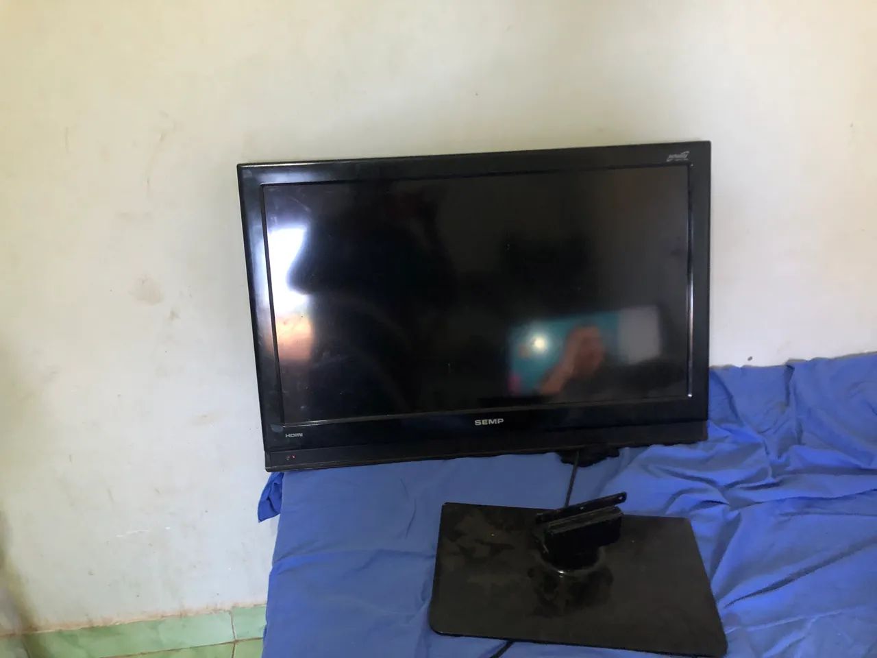 Vendo-se TV da SEMP antiga em perfeito estado 