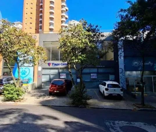 Prédio comercial na Rua Doutor Oscar Monteiro de Barros, 660  404 m²