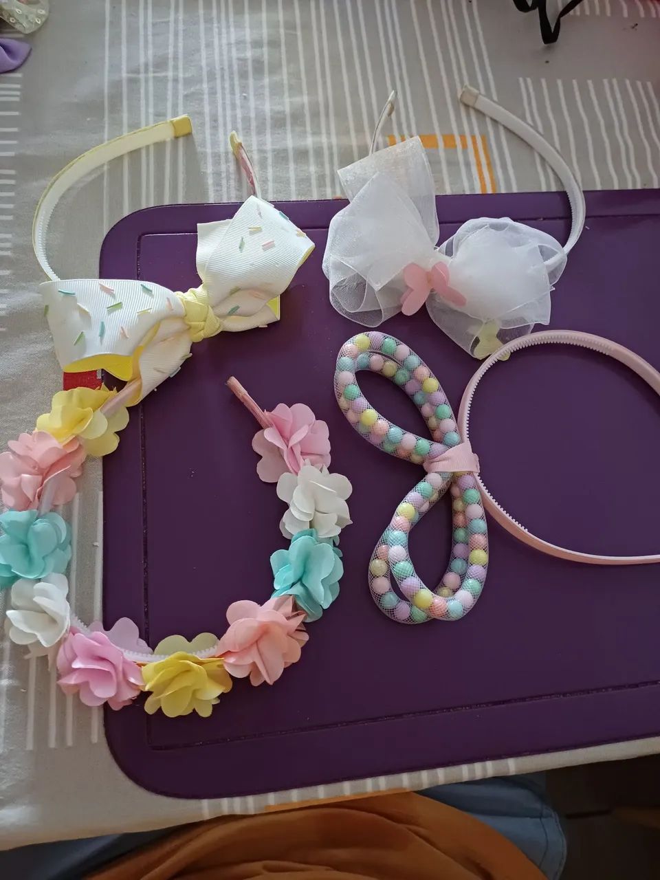 Uma tiara por R$ 10,00 ou quatro por R$ 40,00.