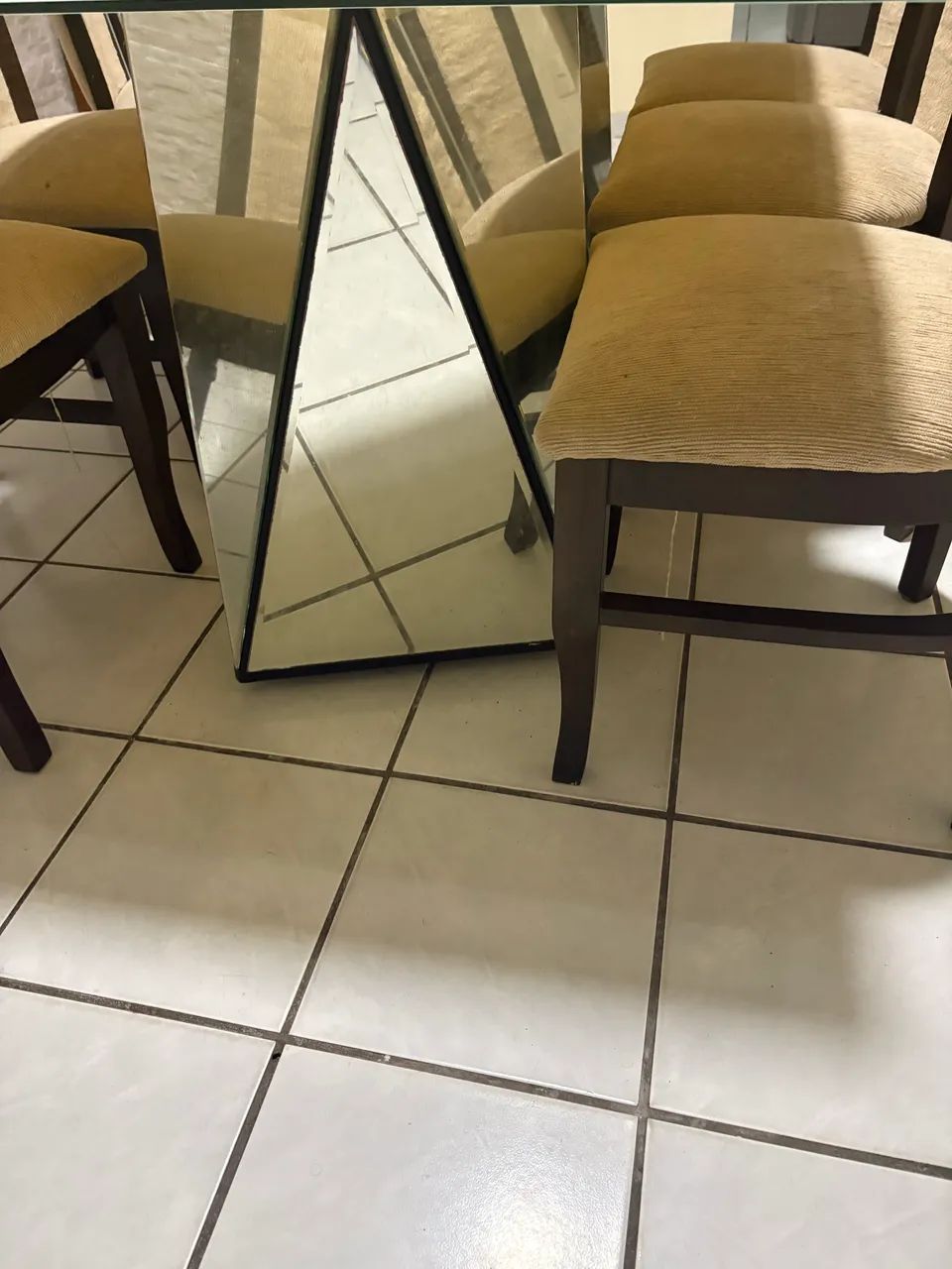 Mesa de jantar com 06 cadeiras  - Foto 4
