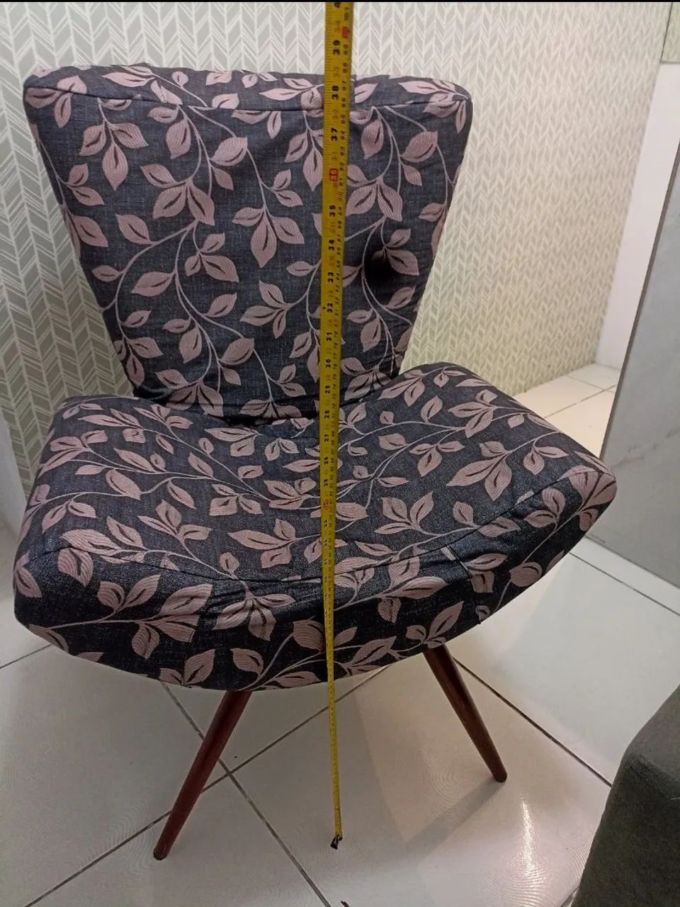 As 3 por 150,00 Poltrona e cadeira estofada - Foto 3