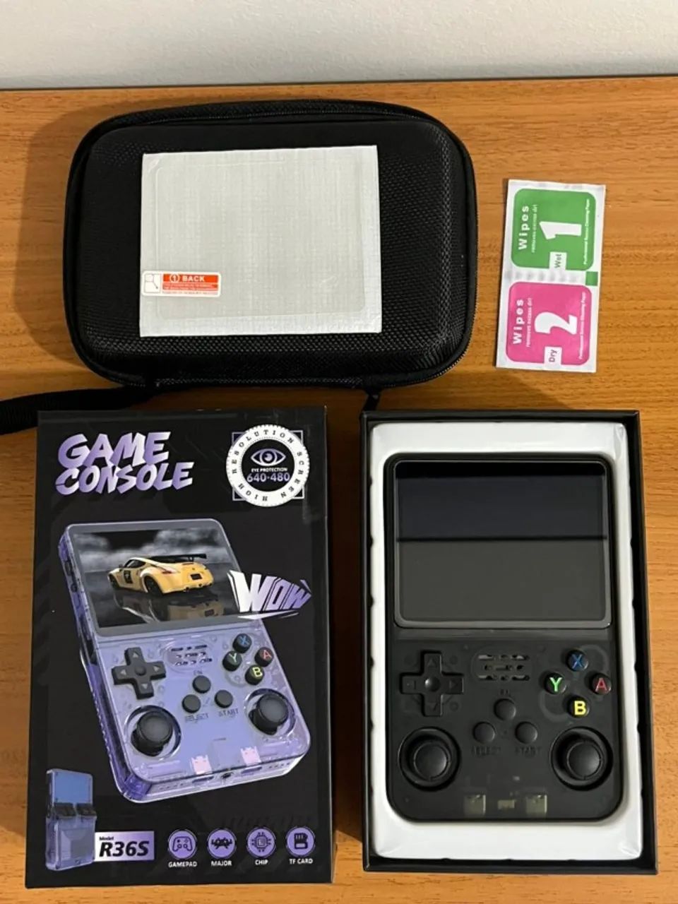 Game Console Portátil R36S ArkOS 64GB Tela 3.5' IPS HD + Acessórios Completos