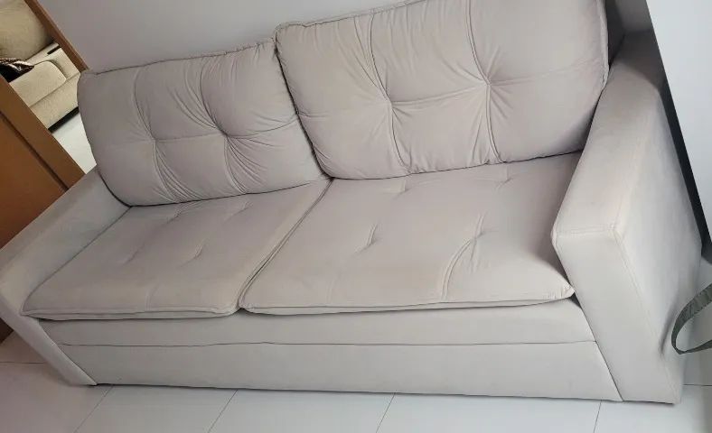 Sofá 4 lugares cinza claro - pouco usado, tecido suede