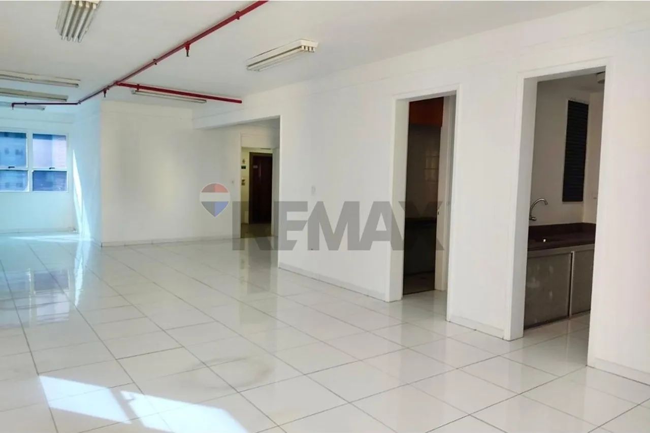 REMAX aluga Sala Comercial com 181 m² (andar inteiro), 4 banheiros, 4 vagas cobertas, no C - Foto 2