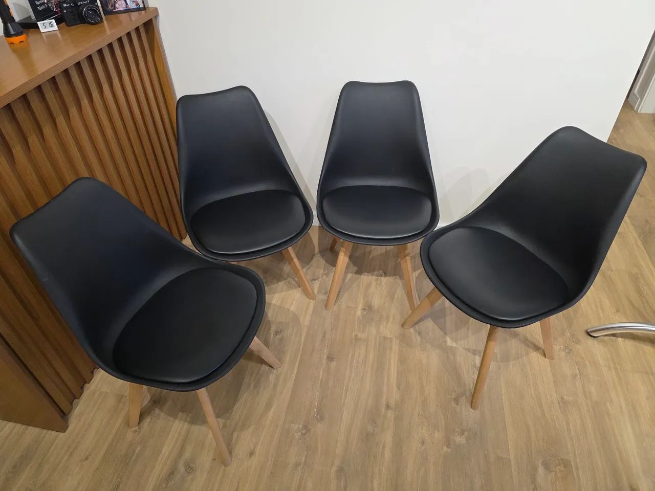 Kit 4 Cadeiras Leda Charles Eames com mesa redonda 70cm - Foto 3