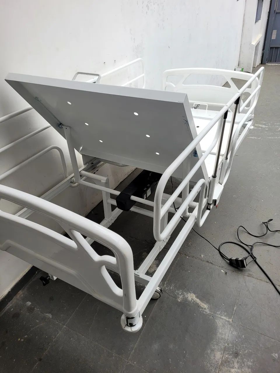 Cama hospitalar elétrica sem elevação  - Foto 5