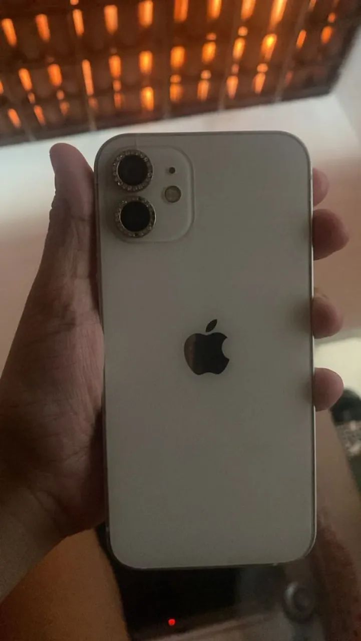 IPhone 12 ótimo estado trincado na tela mas n empata nd todo original de fabrica  - Foto 2