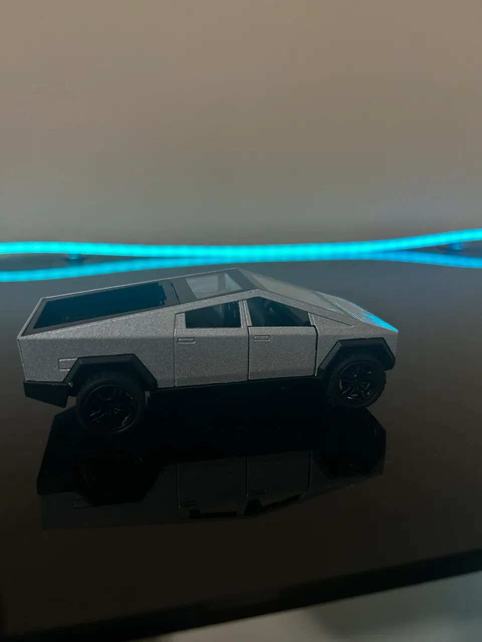 MINIATURA CYBERTRUCK