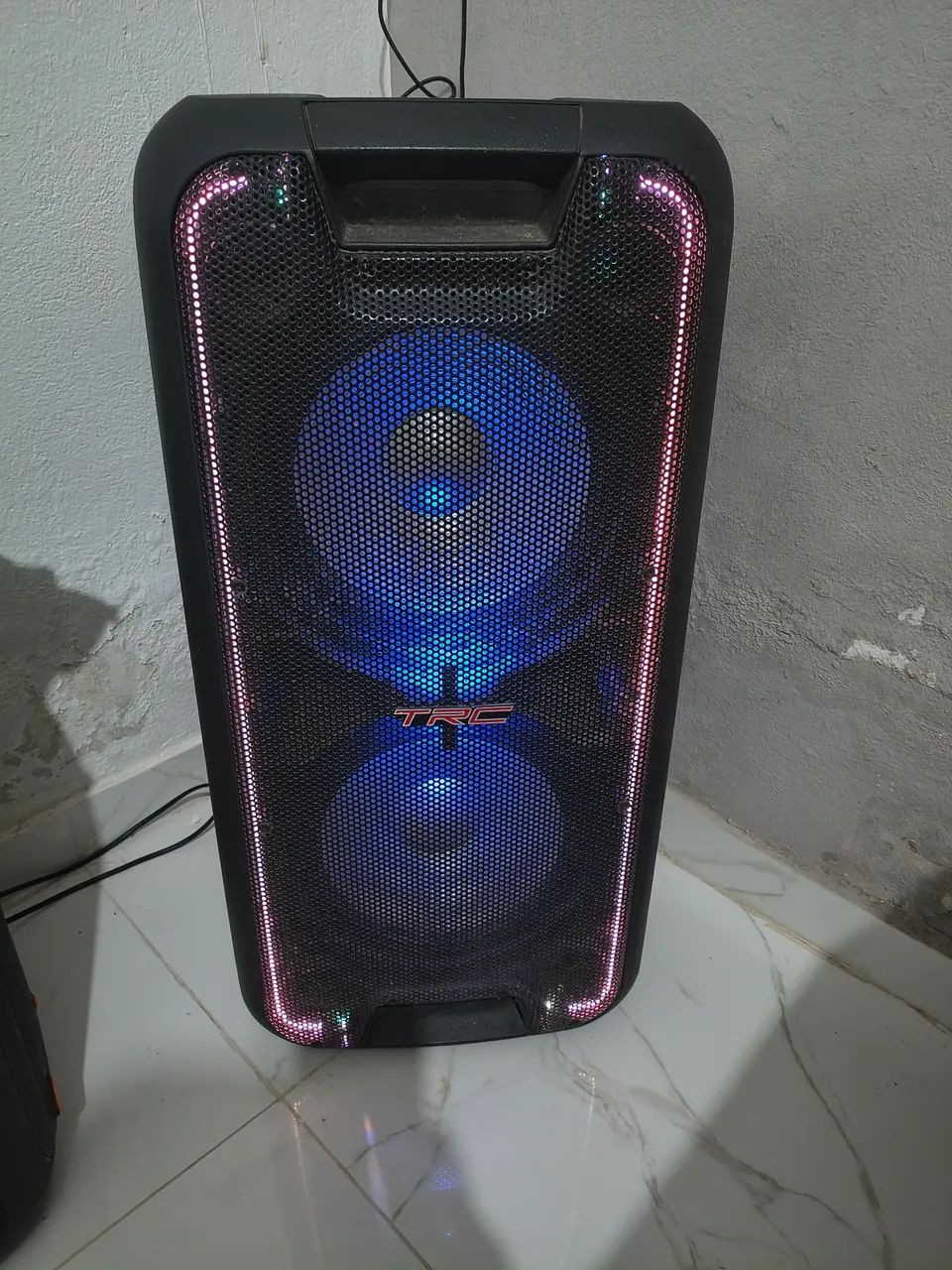 Caixa de som amplificada TRC
