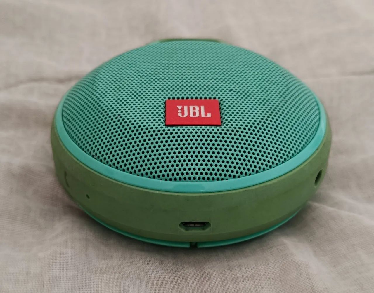 Mini Caixa de som JBL clip+ Verde com cabo e  mosquetão.  - Foto 3