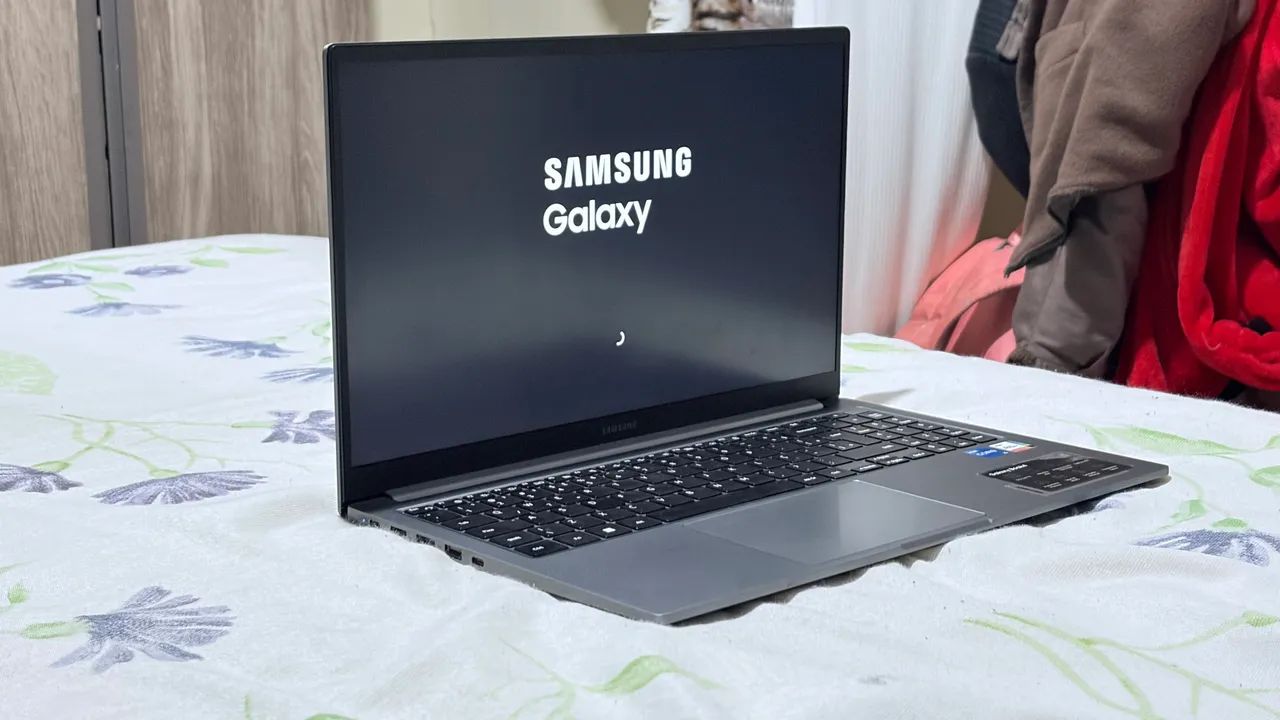 ? Samsung Galaxy Book4 em excelente estado, com apenas 6 meses de uso.