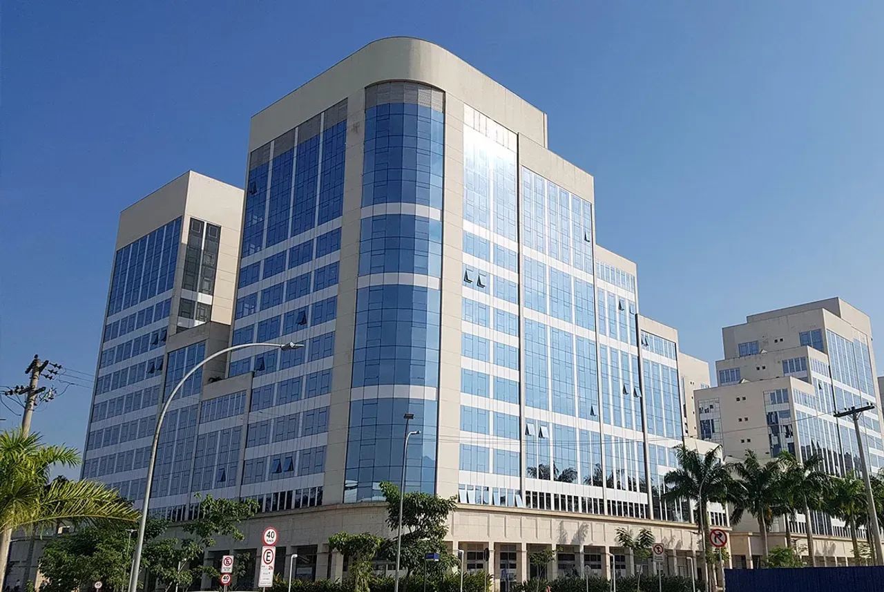 Centro comercial para aluguel e venda tem 51 metros quadrados