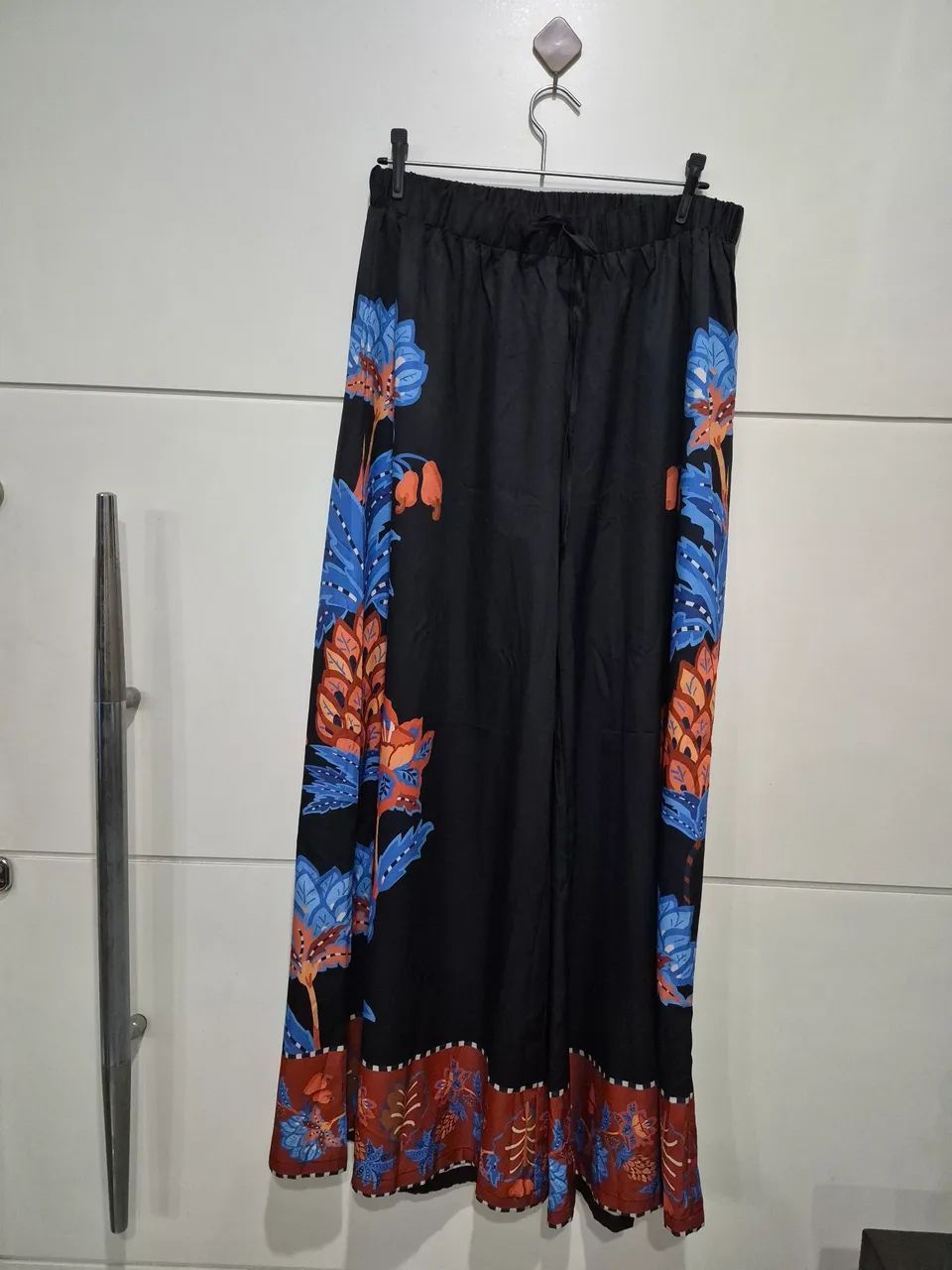 Pantalona Boho Chic preta com estampa Tam. XL