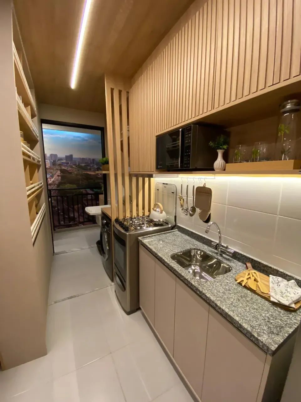 LINDISSIMO APTO NO ALEIXO - 2 QUARTOS COM VARANDA - Foto 5