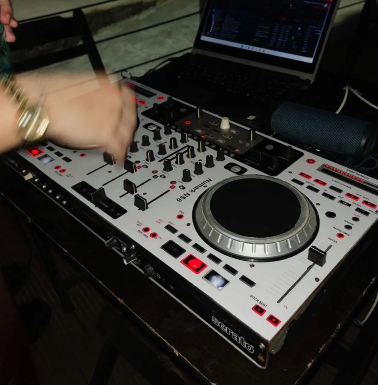 Controladora numark NS6 + case sob medida  - Foto 4