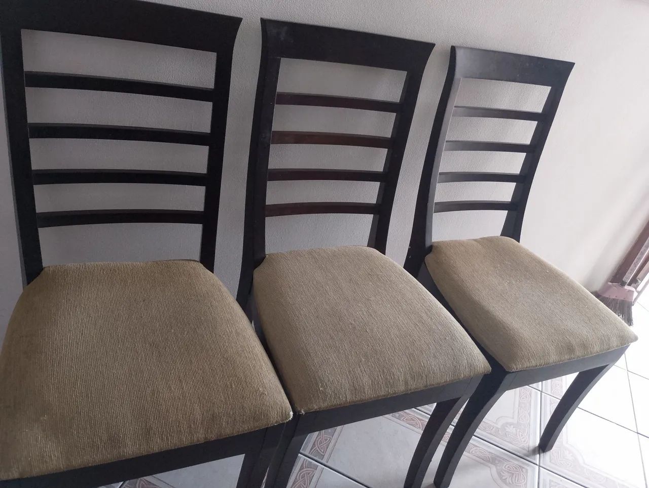 Cadeiras de madeira MACISSA E SÃO 4 VADEIRAS